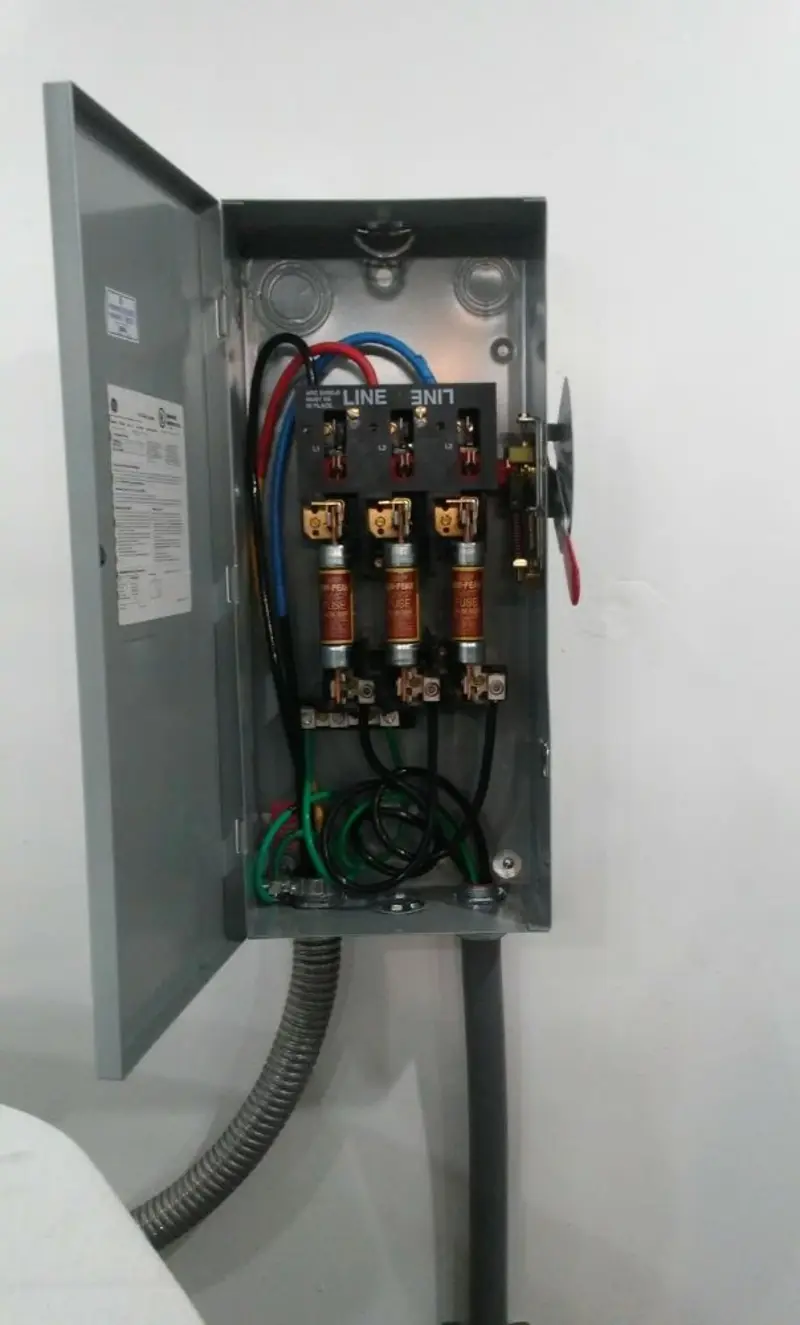Three-phase disconnect switch installed for Electrical Wiring & Rewiring in Corona de Tucson